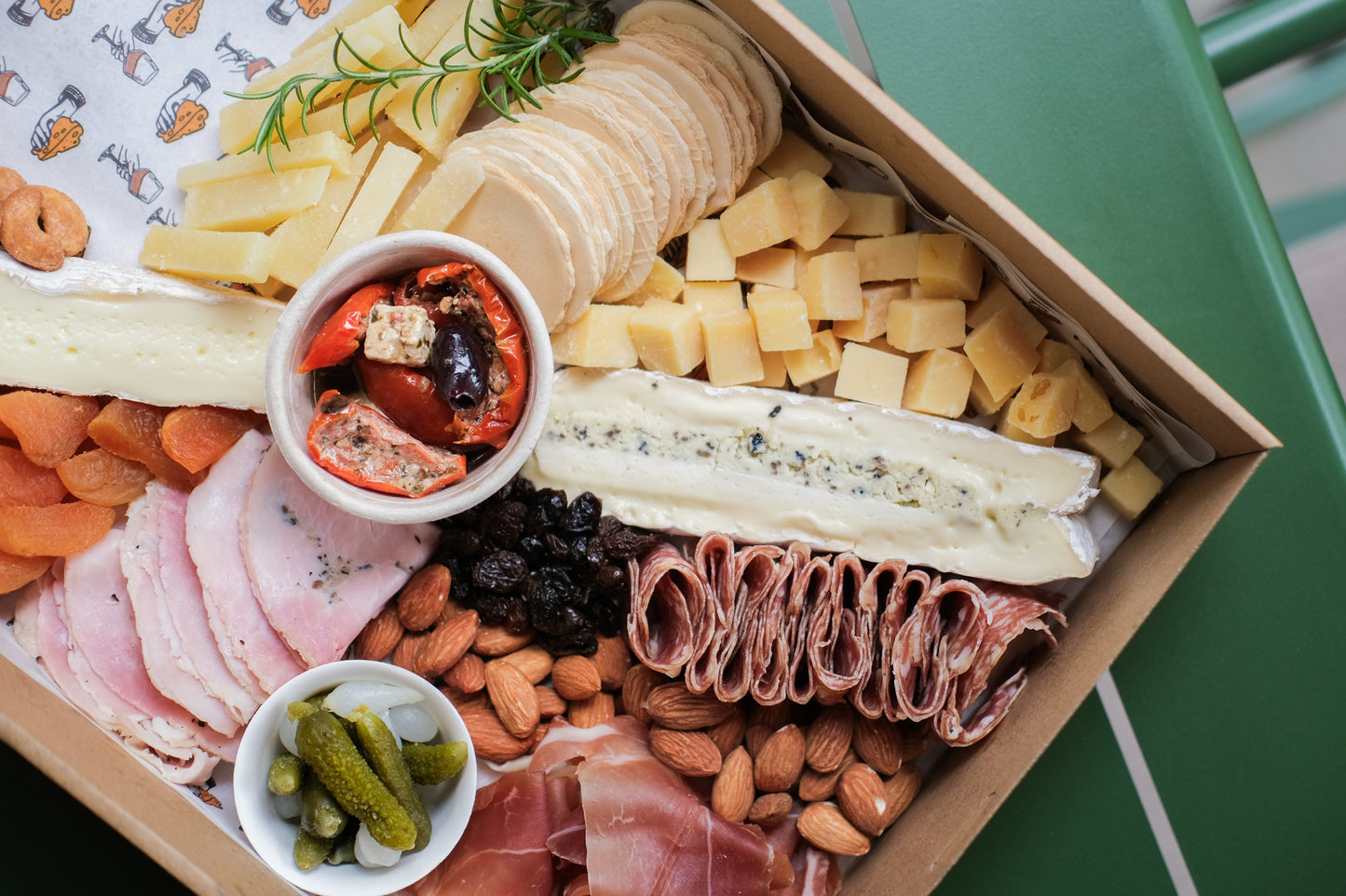 GRAND - Brie calm and charcuterie on